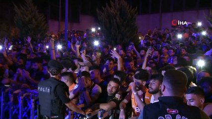 Galatasaray’ın yıldız transferleri İstanbul’da! Torreira’dan taraftara dikkat çeken ‘lakap’ çağrısı