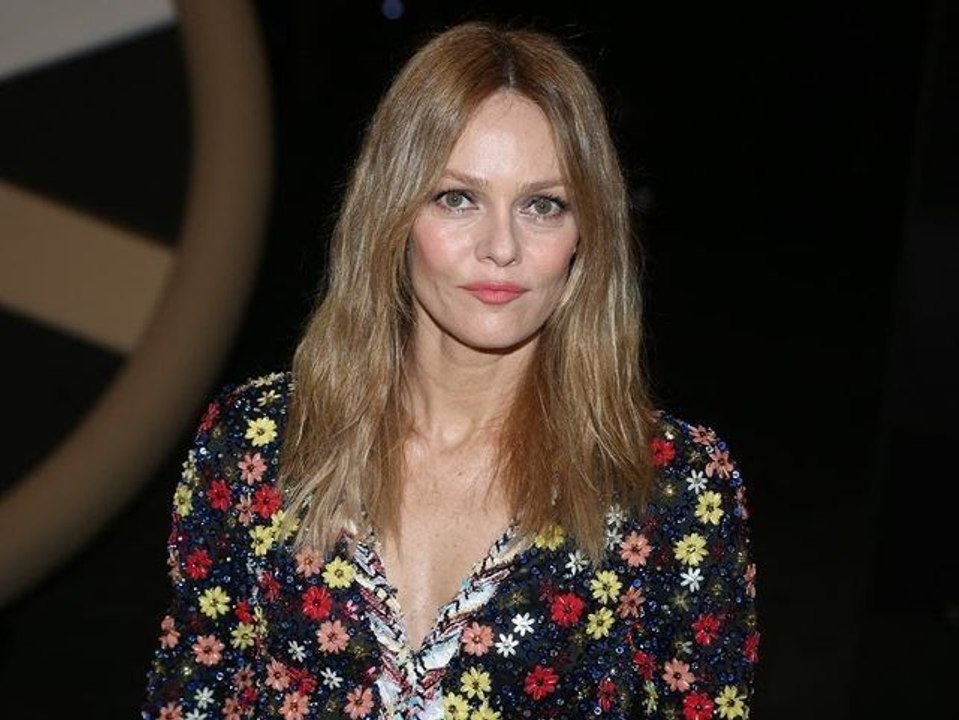 Vanessa Paradis : bientôt un nouveau bébé dans la famille, jolies nouvelle photos de baby-bump à la plage !