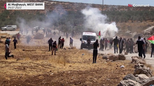 شاهد | مواجهات بين فلسطينيين ومستوطنين والجيش الإسرائيلي في رام الله
