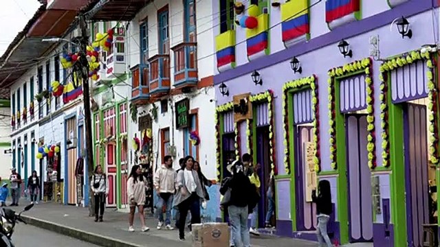 Colombianos comemoram a alta do dólar em relação ao peso