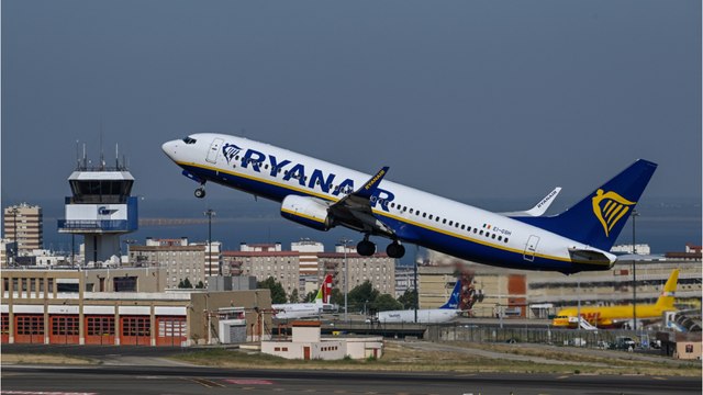 Ryanair met en vente des milliers de billets à des prix cassés