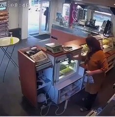 Abuelita se defendió de un atraco con un paño de limpieza y ahuyentó a ladrón