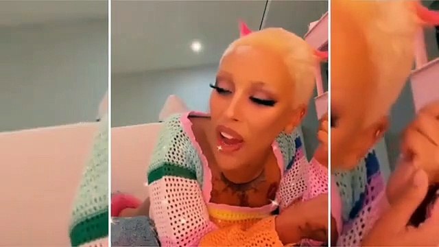 Lady Gaga sings in the voice of Duja Kat and makes people go crazy for her