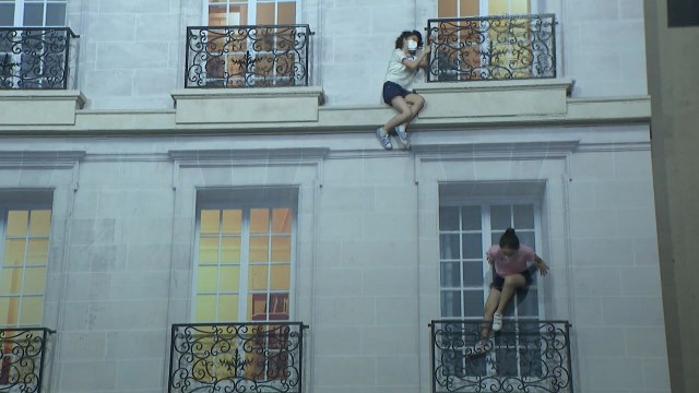 세상을 바꾸는 예술 ...건물에 매달린 즐거운 사람들 / YTN