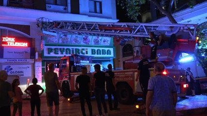 Son dakika haber: BURSA'DA 7 KATLI APARTMANDA YANGIN: 2 KİŞİ DUMANDAN ETKİLENDİ