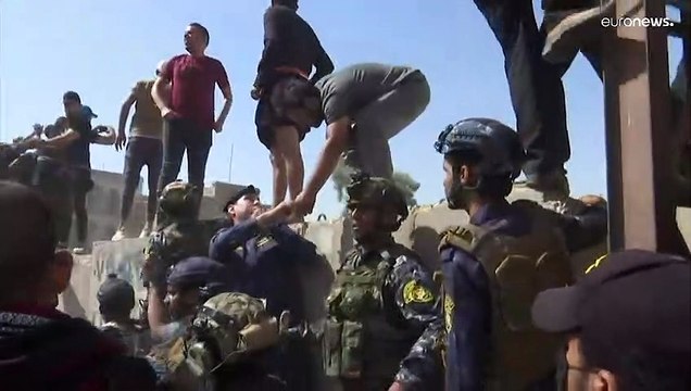 اتباع التيار الصدري يبدأون اقتحام المنطقة الخضراء وسط بغداد للمرة الثانية خلال أيام