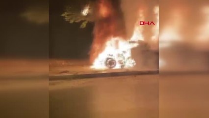 KALDIRIMA ÇIKIP AĞACA ÇARPAN OTOMOBİLDE YANARAK CAN VERDİ - YENİDEN