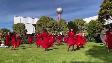 Kate Bush flashmob 30-7-22 The Standard