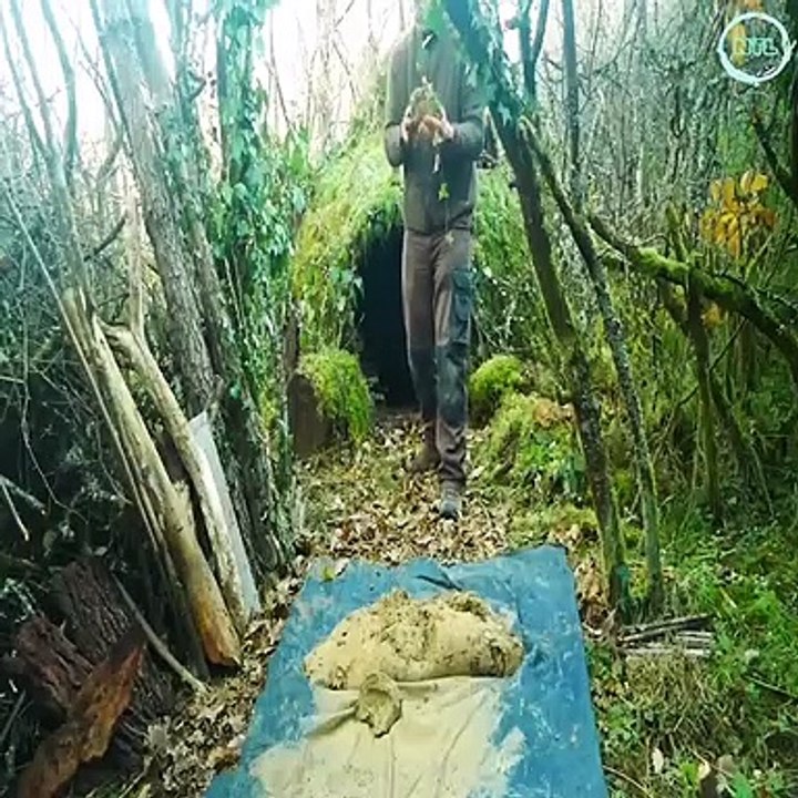 Building a Yoda's Hut (part #2) Spherical Shelter inside and Outside Weaving herbs and branches