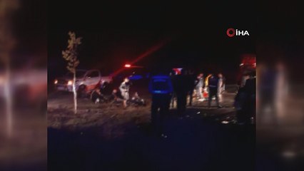 Turistleri taşıyan minibüs otomobille çarpıştı: 14 yaralı