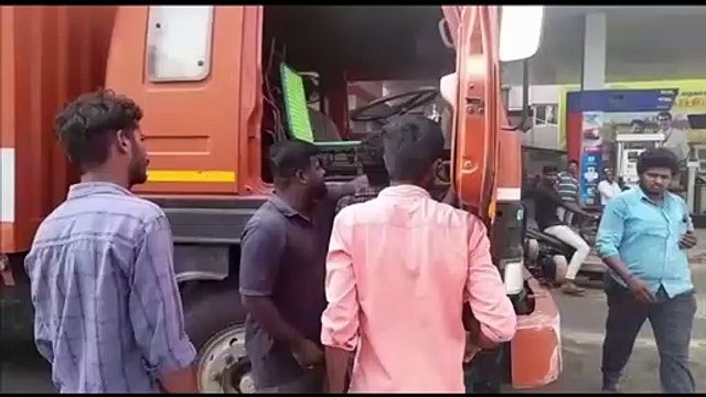 NHல் நடு ரோட்டில் TN 43.. சீல் வைக்கப்பட்ட ‘மர்ம கண்டெய்னர்’..