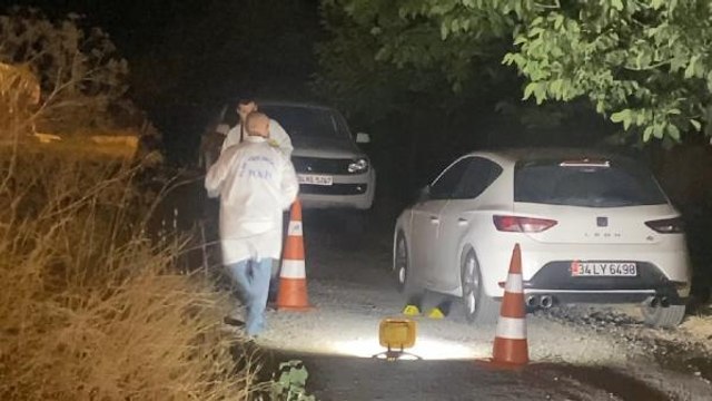 BEYLİKDÜZÜ'NDE LÜKS ARAÇLARLA GELİP VURDULAR: 1'İ AĞIR 2 YARALI