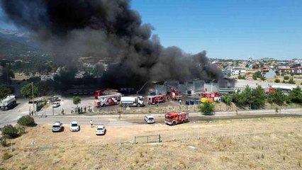 Son Dakika | Lojistik deposundaki yangın havadan görüntülendi