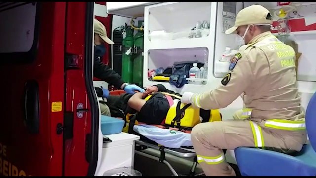 Jovem de 18 anos sofre fratura na mão ao cair de moto no Bairro Cascavel Velho