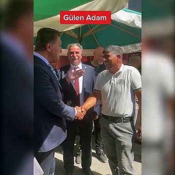 İzleyen bir daha izliyor… ‘Gülen adam’ ile Mustafa Sarıgül karşılaşırsa!