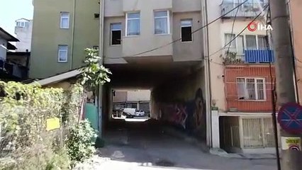 Altı yol, üstü 3 katlı ev... Ama bu defa Karadeniz'de değil!