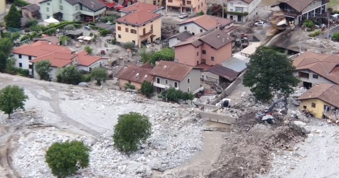 Niardo (BR) - Esondazione torrente, Vigili del Fuoco liberano strade dal fango (30.07.22)