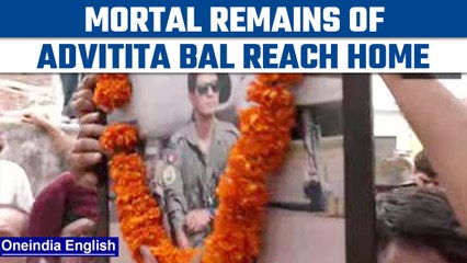 Télécharger la video: MiG 21 crash: Mortal remains of flight lieutenant Advitiya Bal reach home | Oneindia news *News