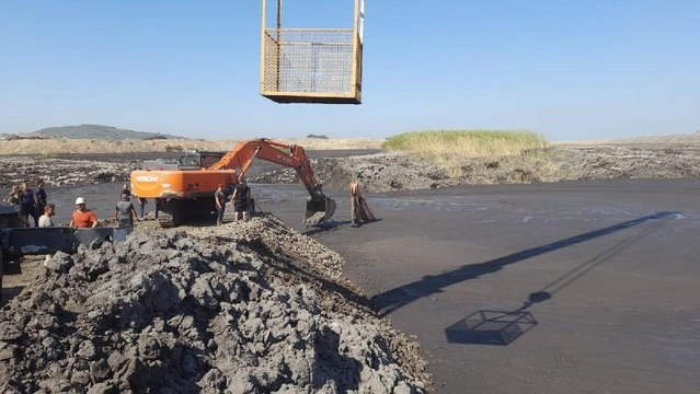 Şlam havuzu çöktü, kepçe operatörü kayboldu