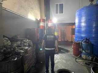 KOM'un İstanbul'da düzenlediği operasyonda 88 bin 500 litre kaçak yakıt ele geçirildi