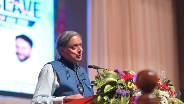 शशि थरूर ने अधीर रंजन का किया बचाव, कहा- उन्हें बोलने का मौका नहीं मिला