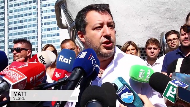 Lega, Salvini: Quest'anno niente Papeete, rimango con compagna e figlia