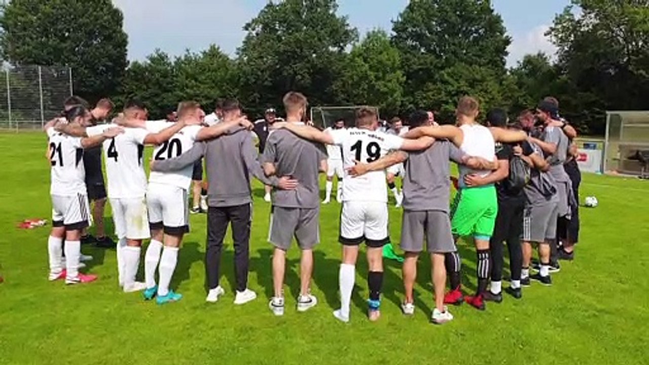 Der ETSV Hamburg feiert den Landesliga-Auftaktsieg in Meiendorf!