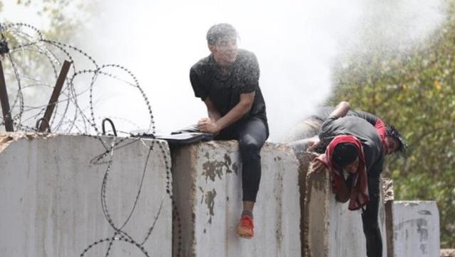 Irak'ta Sadr yanlıları yine meclisi bastı! Oturumlar askıya alındı