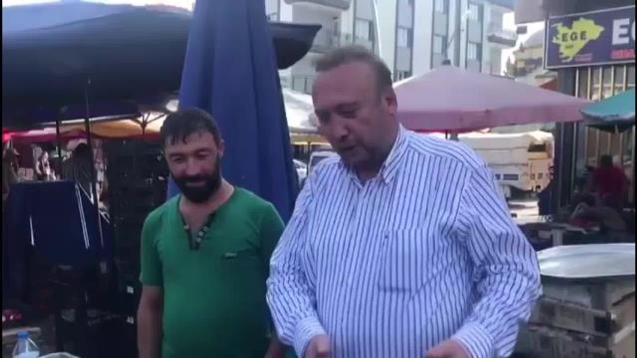 CHP'li Yalım'a Sorunlarını Anlatan Yurttaş Gözyaşlarını Tutamadı: "Türkiye Elden Gitti"