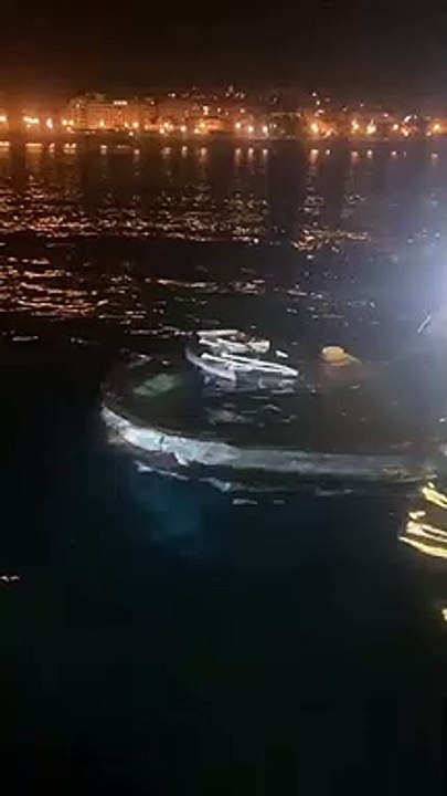 Un barco encalla en la isla de Santa Clara y provoca un derrame de gasoil
