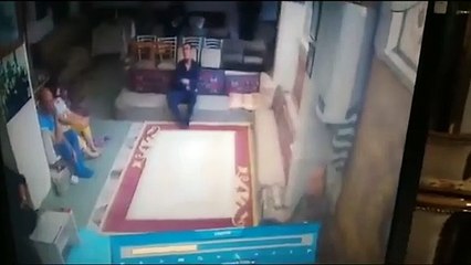 İbadet sırasında cemevine saldırı! Ortalığı birbirine katıp kaçtı