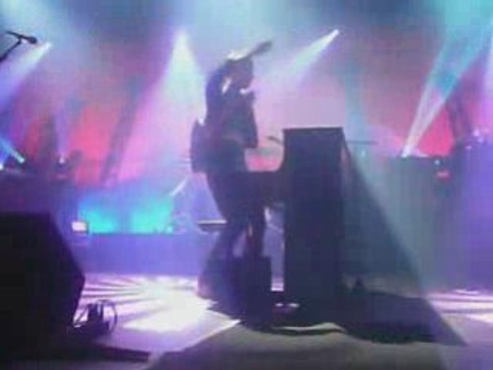 Editors - Smokers Outside Hospital Doors - Brussels