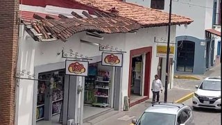 Tejados a punto de caer en banquetas del viejo Vallarta | CPS Noticias Puerto Vallarta