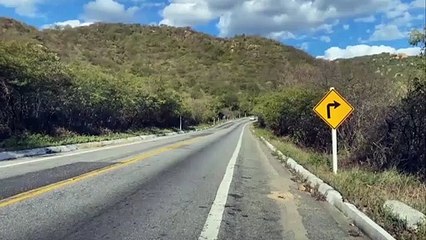 Video herunterladen: Professor explica fenômeno em que carros 'sobem' a Serra de Teixeira de ré em ponto morto