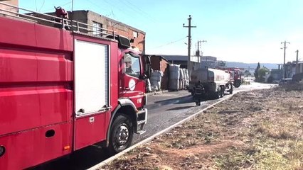 Samanlıkta çıkan ve kümese sıçrayan yangın söndürüldü