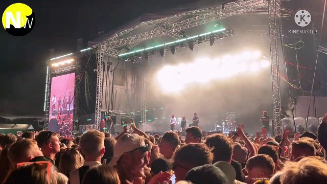 will.i.am stops Black Eyed Peas LooseFest show