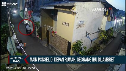 Download Video: Main Ponsel di Depan Rumah, Seorang Ibu di Jakarta Utara Dijambret