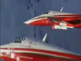 F-5 tiger Patrouille Suisse dans les Alpes