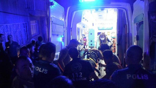 Kavgaya müdahale eden polis memuru balkondan düştü