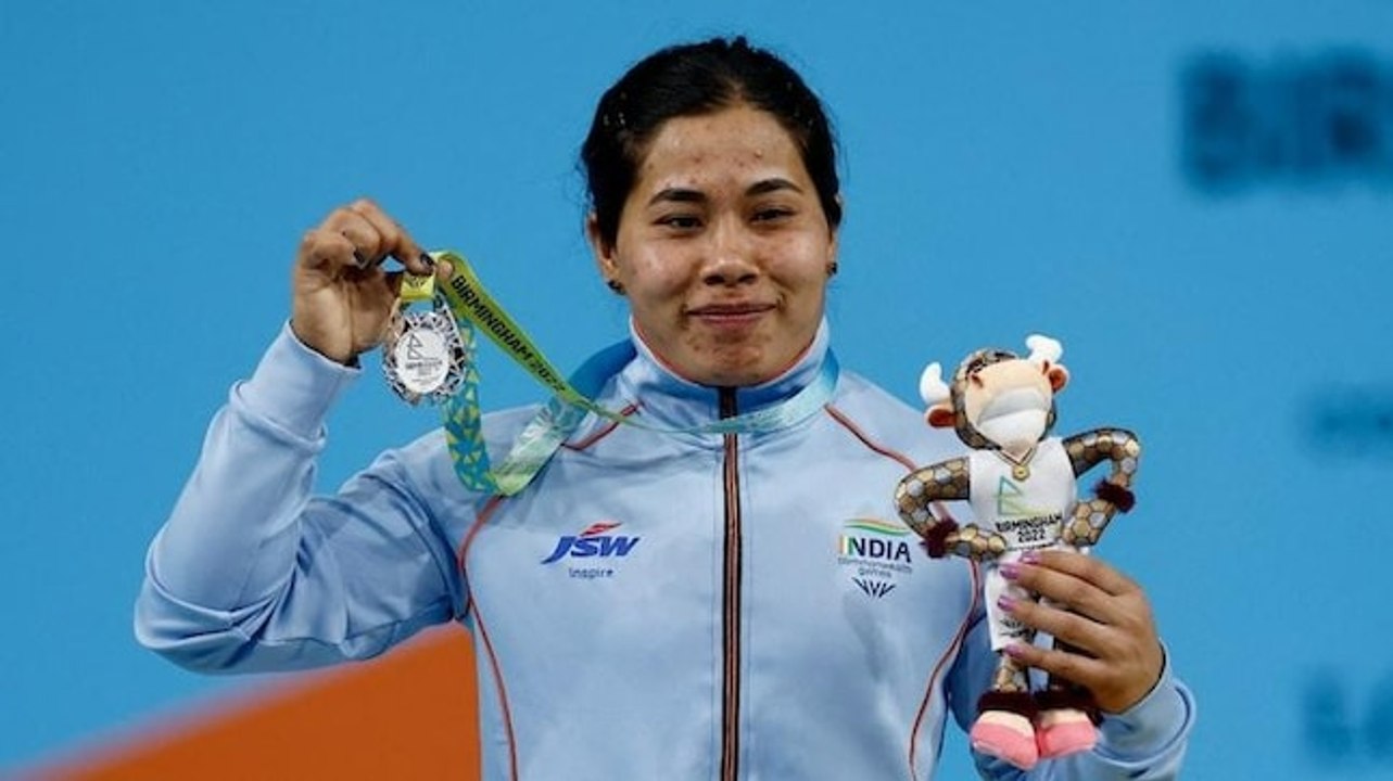 Another medal for India at CWG, Bindiarani wins silver in weightlifting