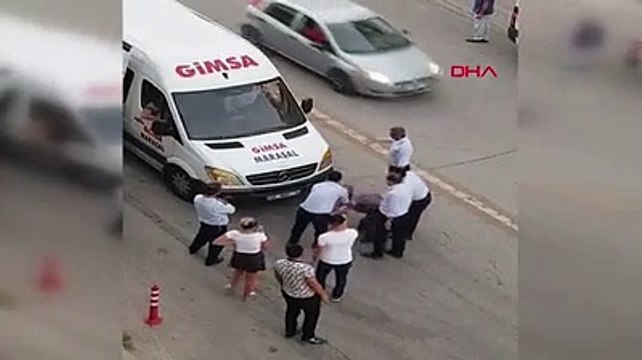 5 TL eksik diye market servisinden indirilen müşteri aracın altına girdi