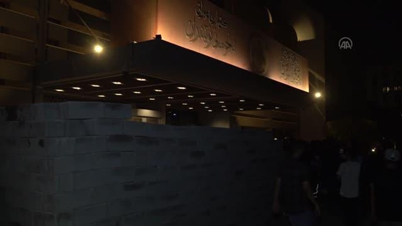 Irak'ta Sadr destekçilerinin mecliste oturma eylemi sürüyor
