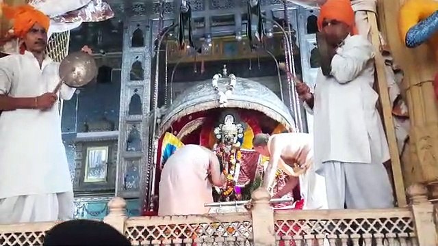 सावनी तीज पर भगवान की झूला झांकी के दर्शनों को उमड़े श्रद्धालु...देखें वीडियो