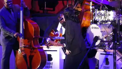 Billie Eilish (wCount Basie Orchestra) - Fever (Peggy Lee)  - Hollywood Bowl L.A. CA 72722)