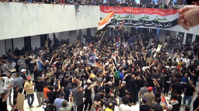 شاهد: أطعمة واناشيد دينية في اليوم الأول من اعتصام أنصار الصدر في البرلمان