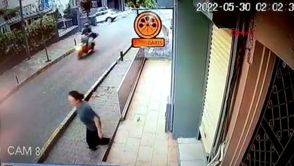 Yoldan geçenlerin üstüne kezzap döktü