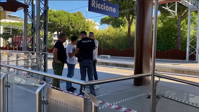 Due ragazze travolte dal treno e uccise sui binari a Riccione. Video