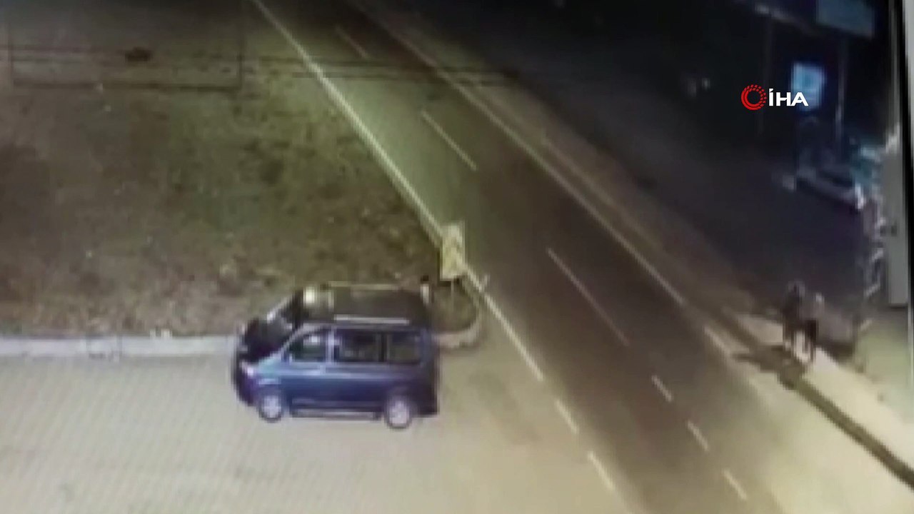 Metrelerce fırladı! Yaşlı kadının hayatını kaybettiği kaza kameraya yansıdı