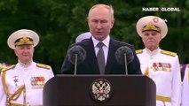 Rus donanması geçit törenine katılan Putin'den gözdağı: Süpersonik füzelerle donatılacak...