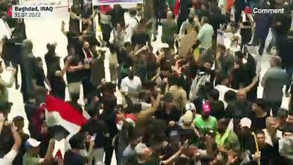 پارلمان عراق در اشغال هواداران مقتدی صدر؛ تصاویری از پایکوبی و نماز صدری‌ها
